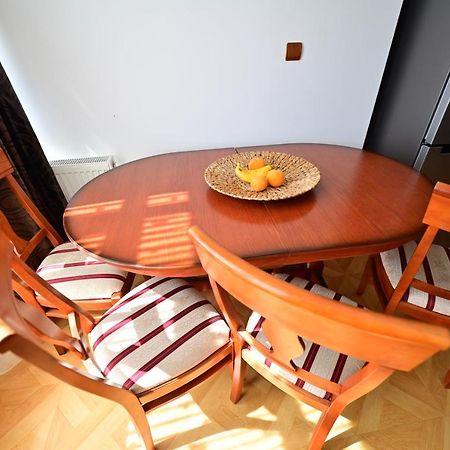 Vacation Apartment With Free Parking Sibiu Exteriör bild