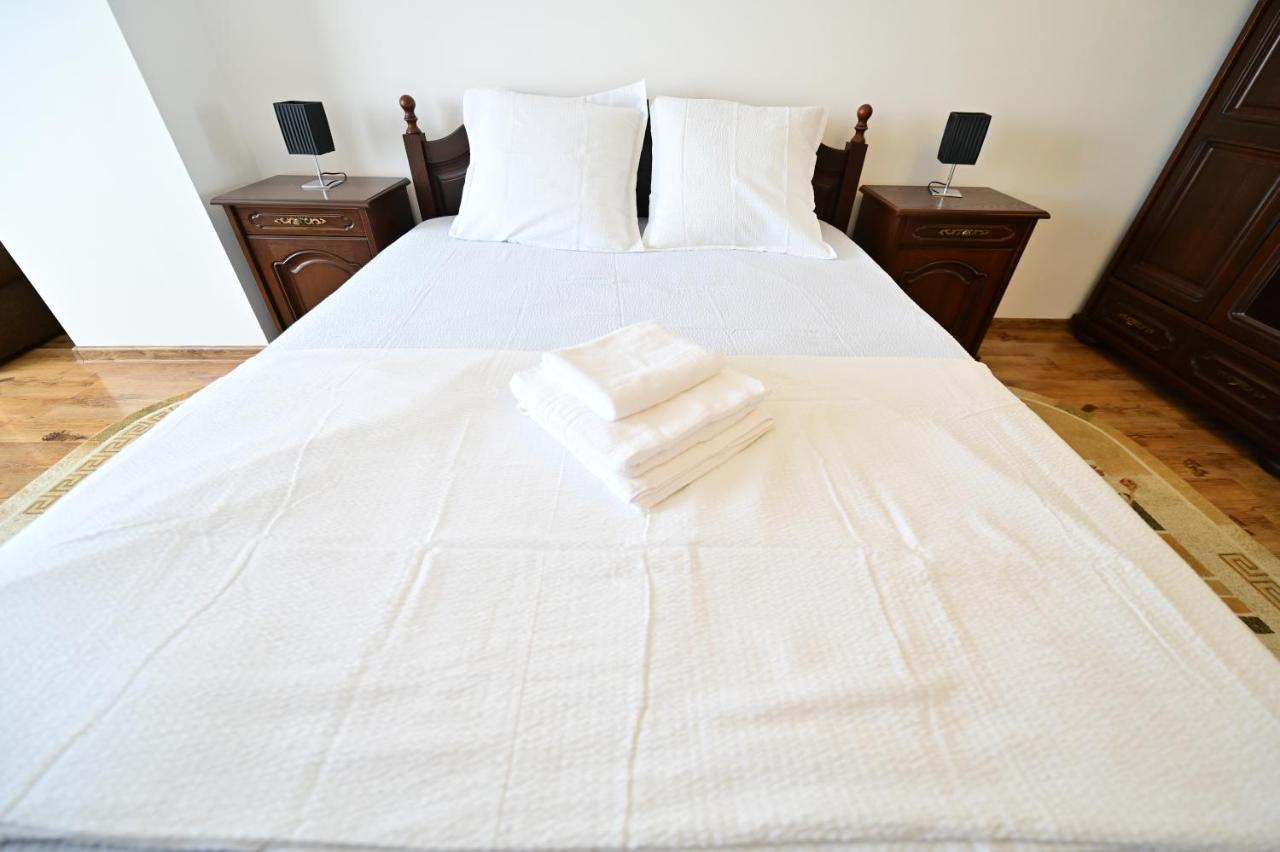 Vacation Apartment With Free Parking Sibiu Exteriör bild