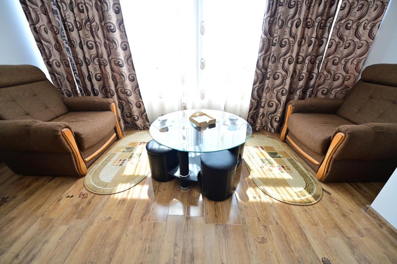 Vacation Apartment With Free Parking Sibiu Exteriör bild